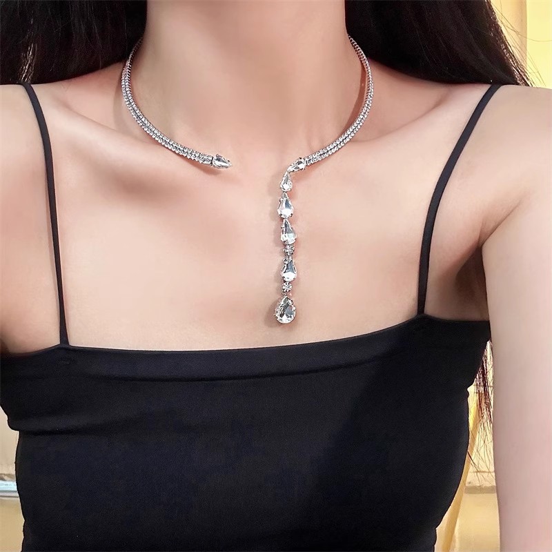 2025 Explosions Punk Y2K Dark Style Necklace Women's Ins Niche Design High-grade Gothic Clavicle Chain Trendy