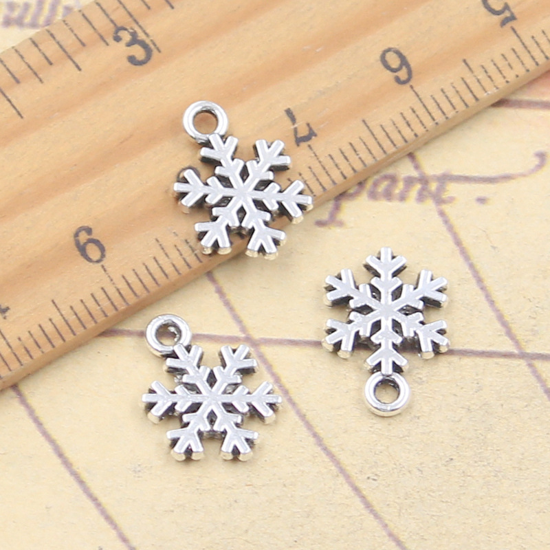 Ancient Silver Snowflake DIY Jewelry Accessories Pendant Charm Necklace Bracelet Pendant
