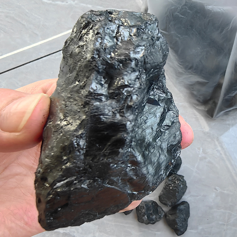 The Manufacturer Supplies Smokeless Lump Coal with a Diameter of 2-5cm, Burley Tobacco and Roasted Tea, Easy to Use, High Calorific Value, High Gas Production, Low Sulfur and Low Ash