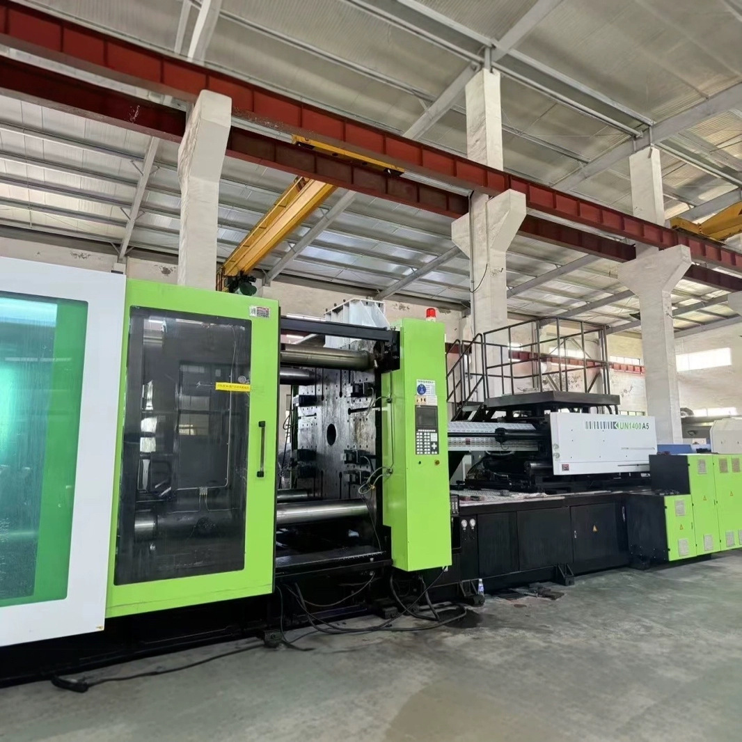 Transfer Yizumi Un1400A5S, Lower Mold 1310 Screw 125 Injection Volume 7300 Grams Used 4800 Hours