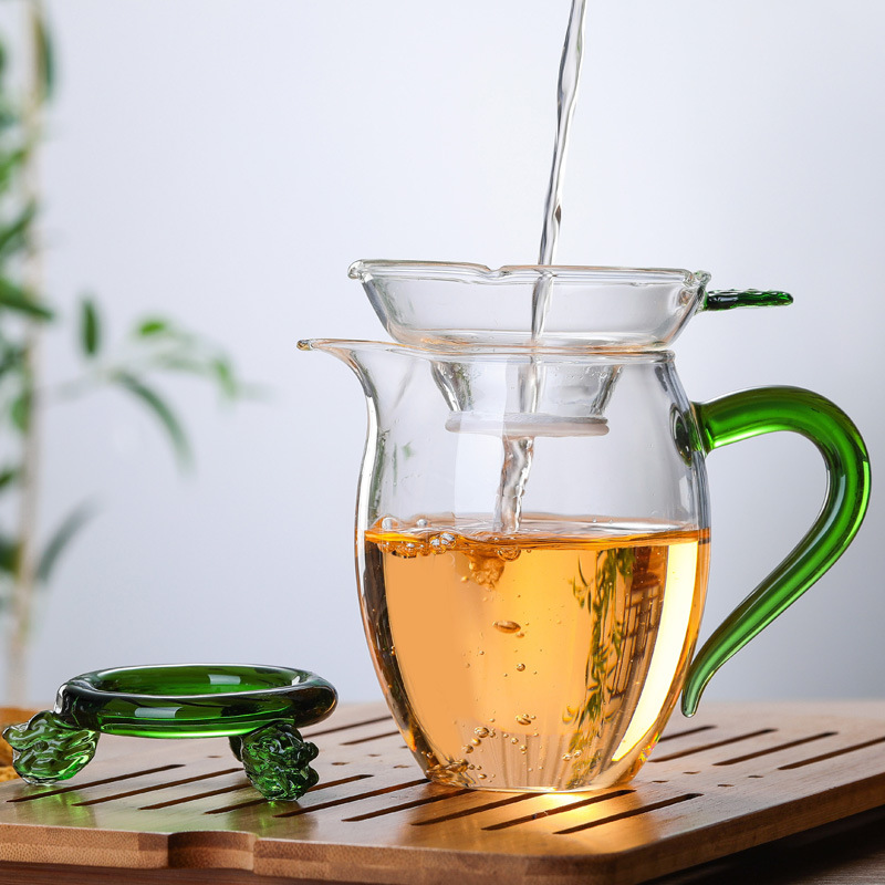 Factory wholesale heat-resistant glass fair Cup square male cup tea with tea drain tea sea kung fu tea ceremony accessories