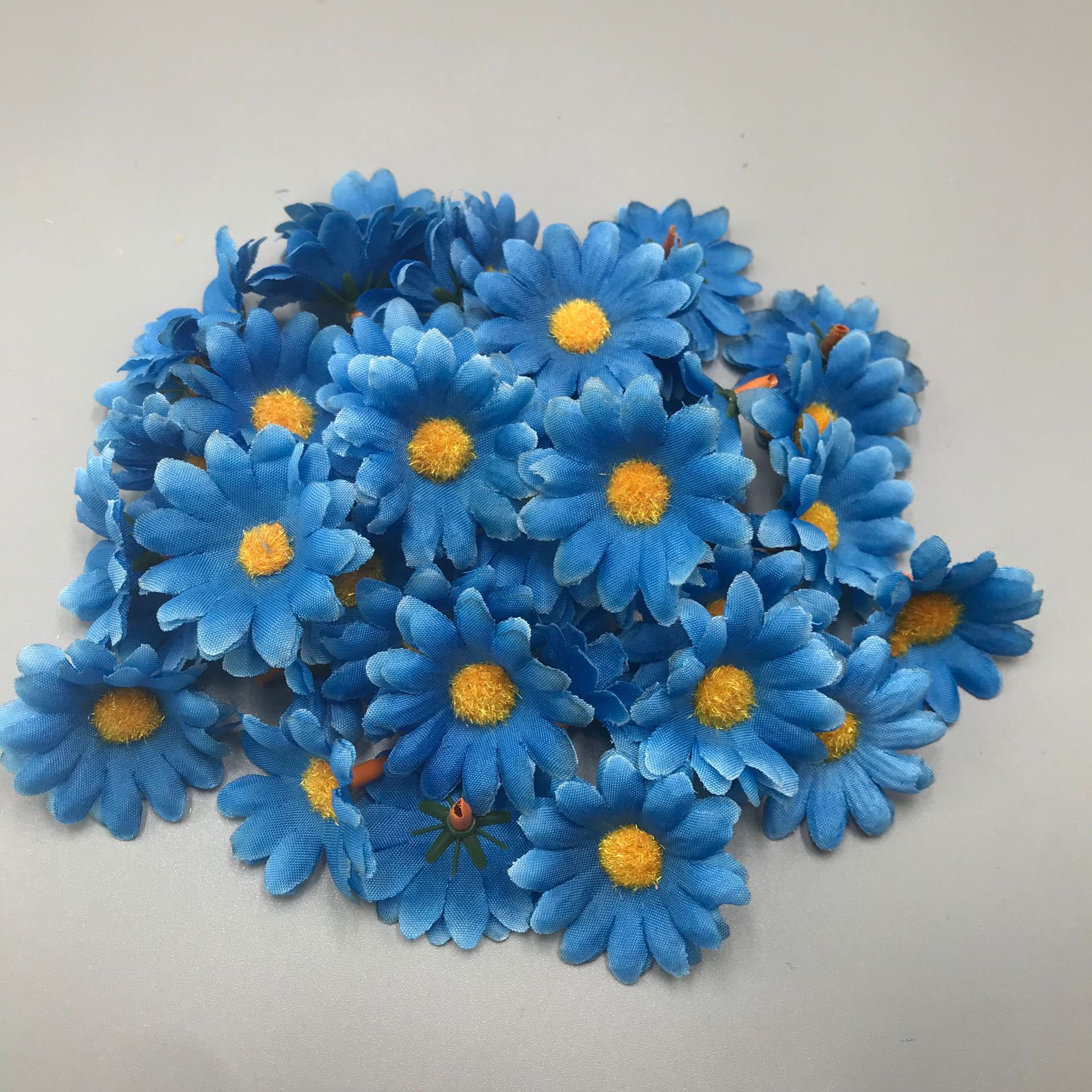 Factory direct 4cm simulation small sun flower head small chrysanthemum arch road guide flower head wreath flower wholesale