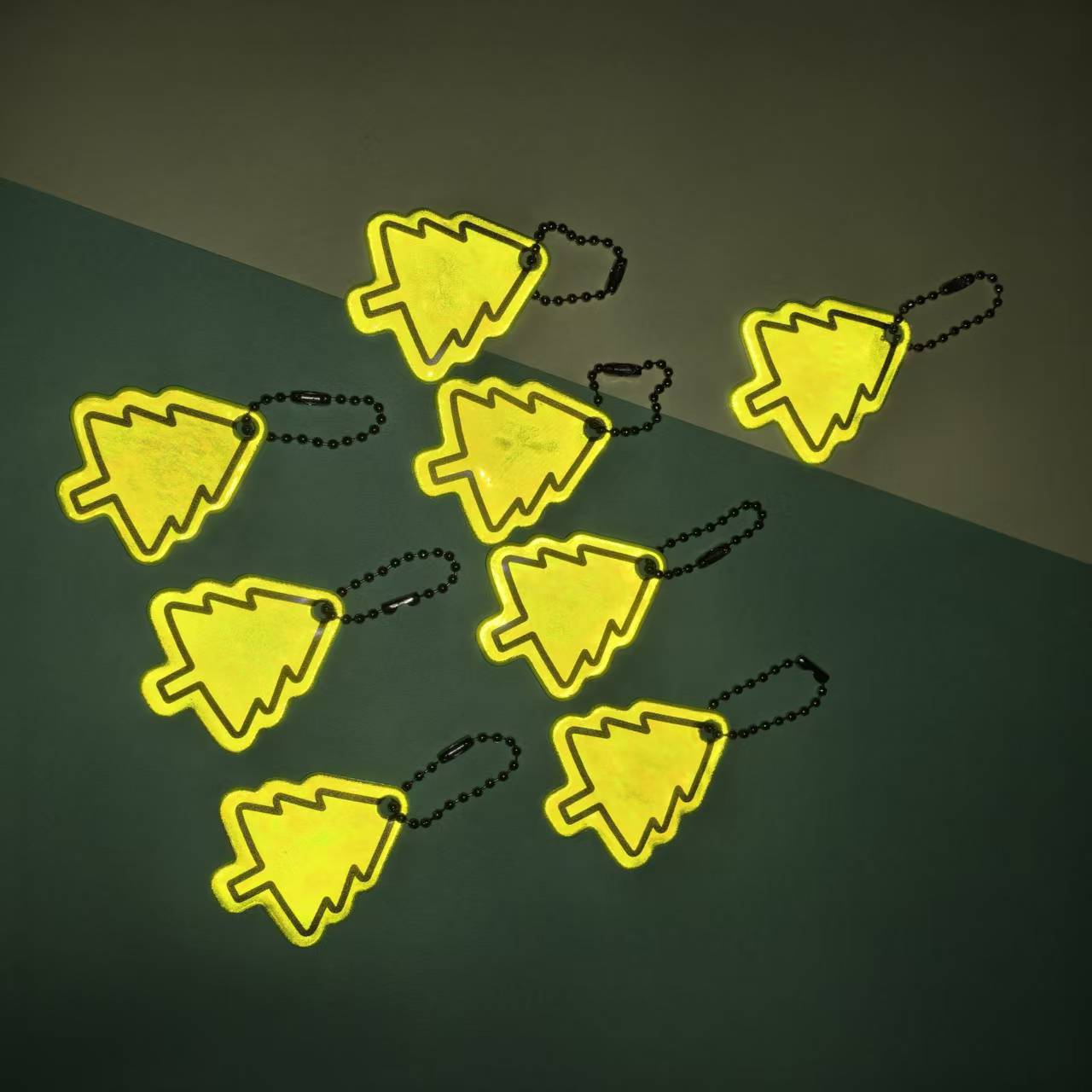 Christmas Tree Reflective Keychain Pendant Pine Tree Reflective Pvc Keychain Strong Light Warning School Bag Pendant