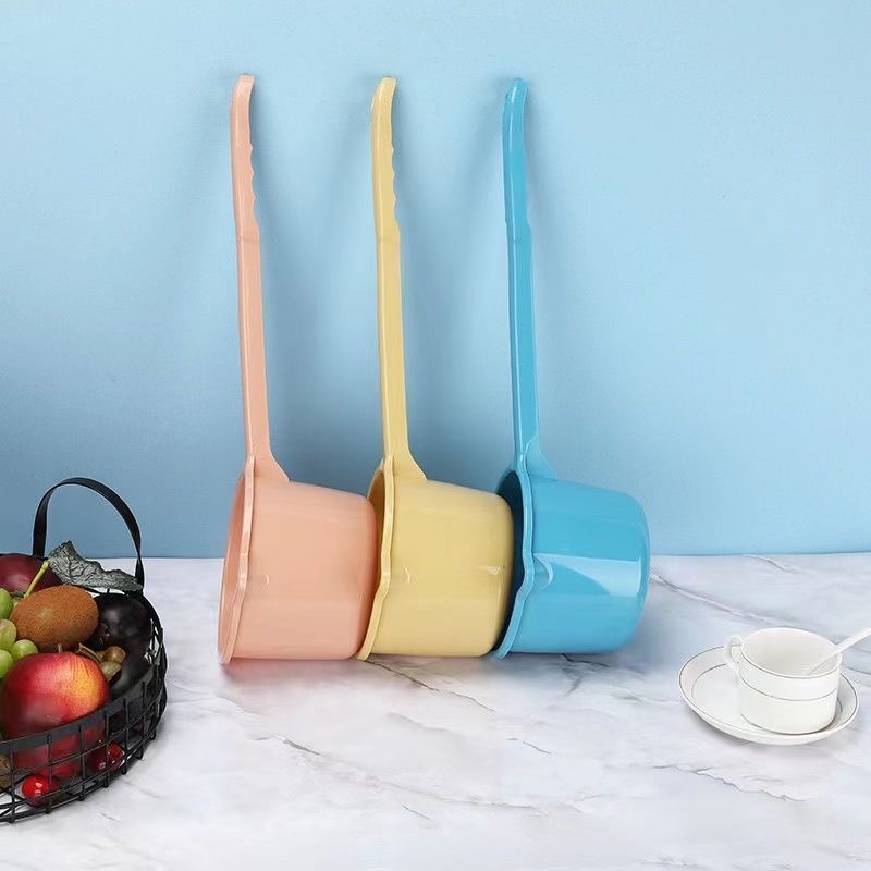 Long Handle Plastic Water Scoop Baby Shampoo Water Spoon Long Rod Kitchen Thickened Water Scoop Children's Baby Shower Scoop