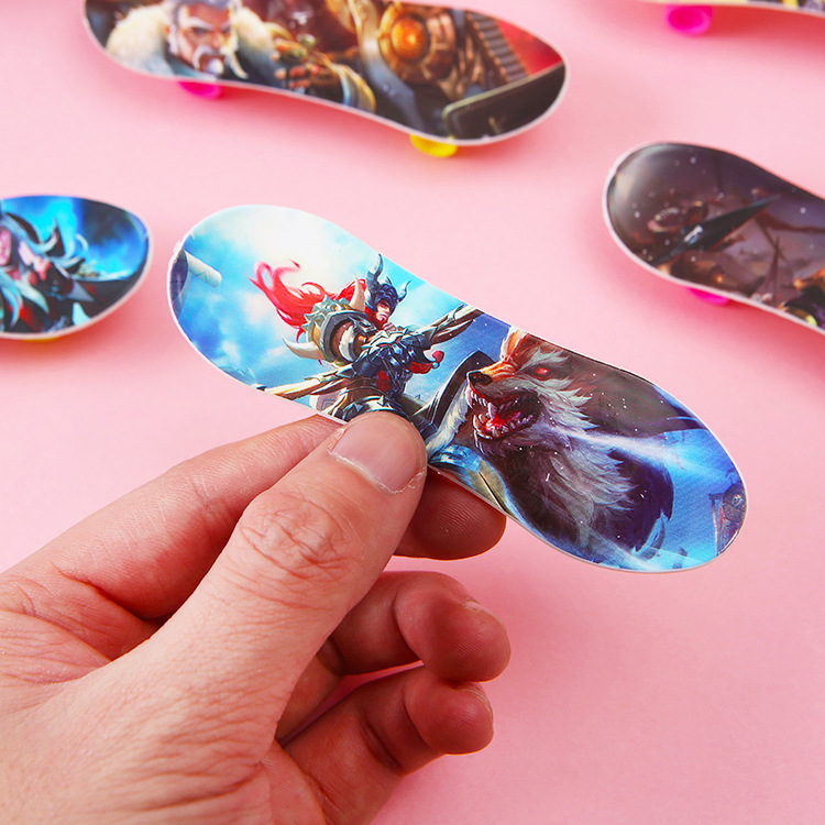 Cartoon finger skateboard model toy creative mini desktop small gift stall supply children Prize toy
