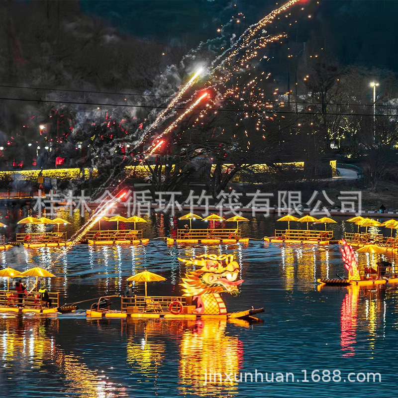 Гигантская драконья лодка для парада в живописной зоне