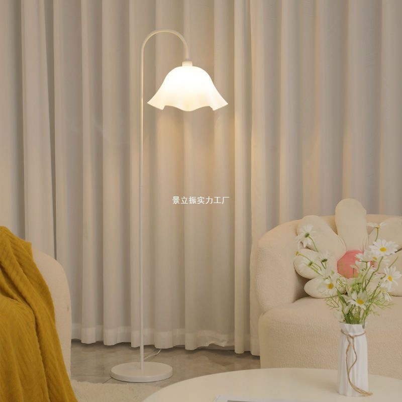 Энергосберегающая настольная лампа в виде лепестка для гостиной, учебы, современный минимализм, отель, спальня, прикроватная декоративная лампа, вертикальная лампа