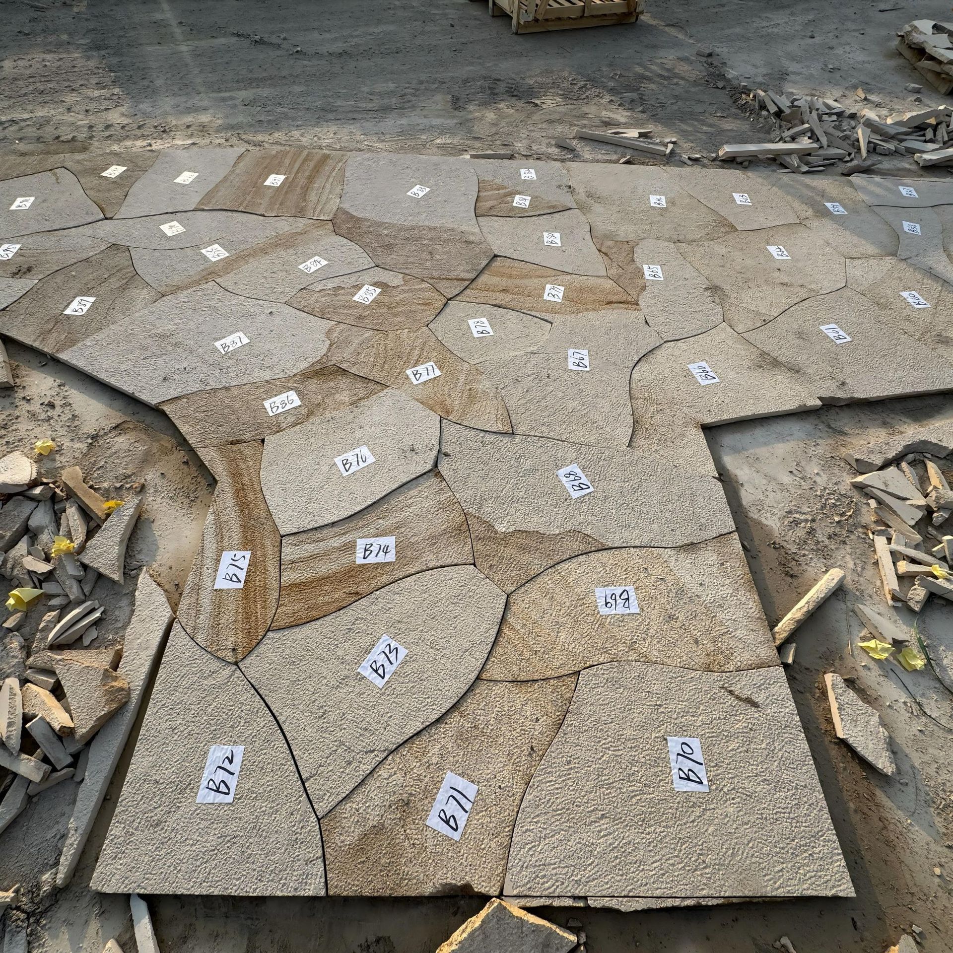 Фрагменты желтого личи Байхэ, могут использоваться для создания мощения во дворе по чертежам, полы-головоломки для внешнего заказчика