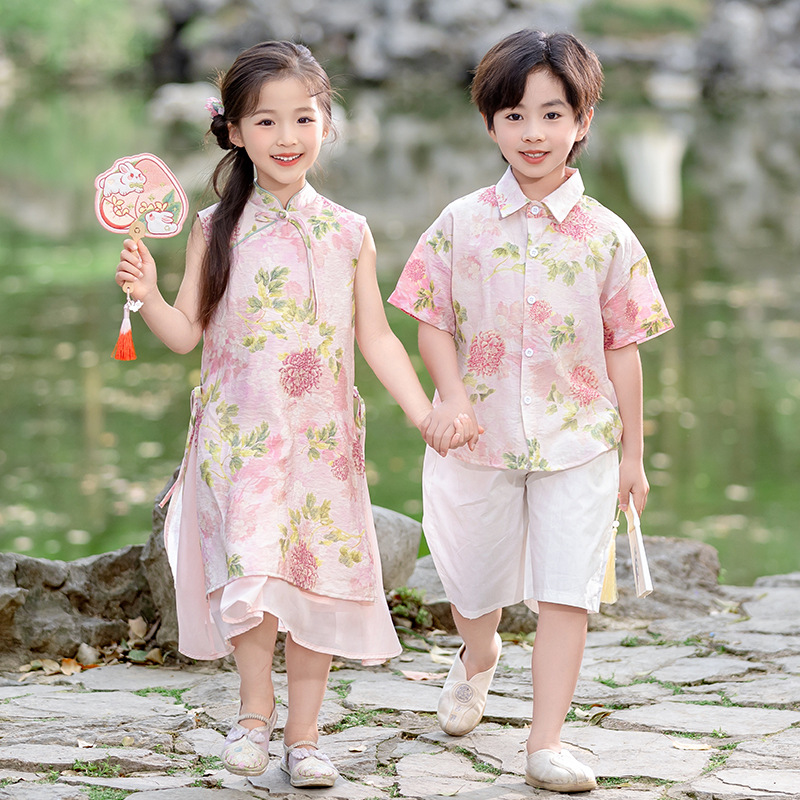 Летняя рубашка для мальчиков 2025 новый детский цветочный комплект, тонкий мальчишеский комплект в стиле Гонконга, модный и стильный