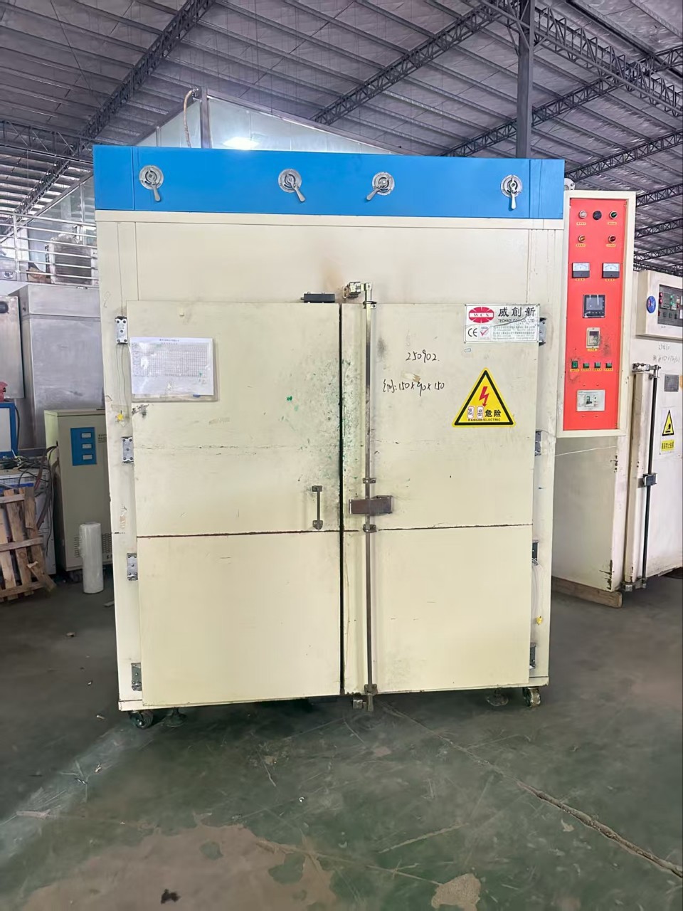 Дешевая цена на б/у печь с двойными дверями, длина 150 см, ширина 90 см, высота 170 см