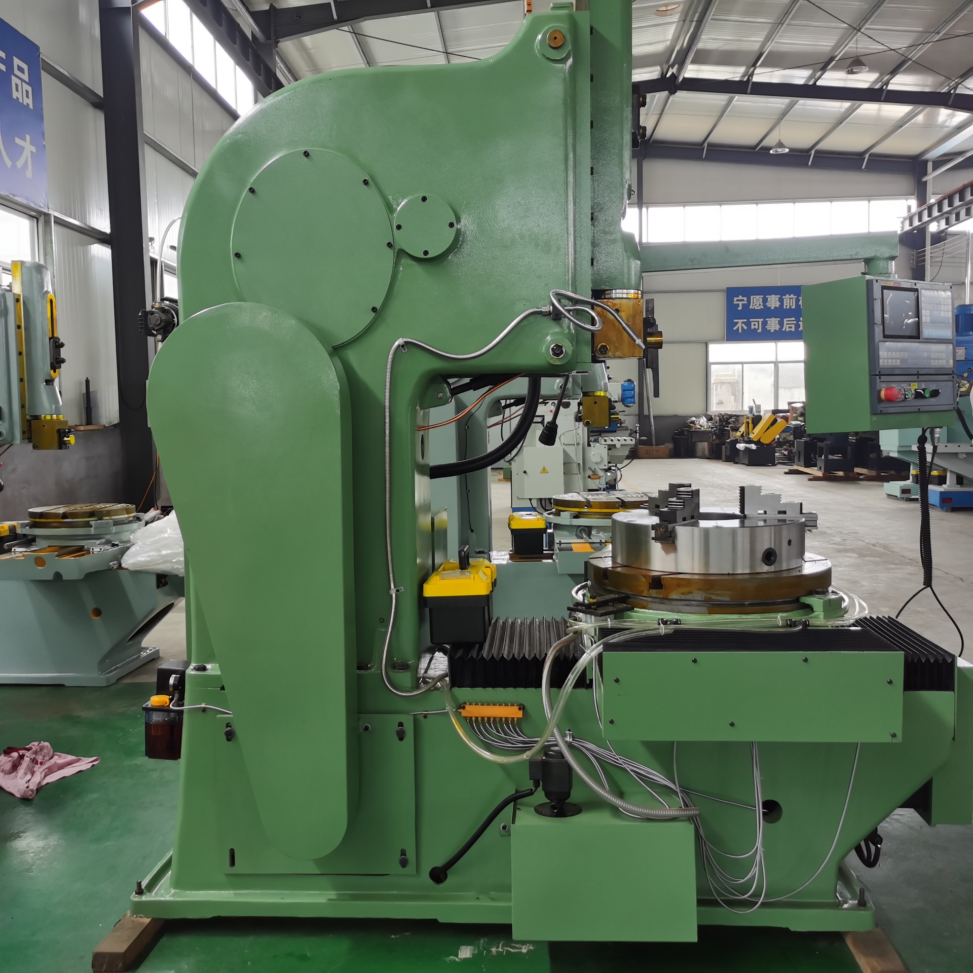 Производитель производит вертикальный слотовый станок Cnc Bk5020 слотовый станок 5020 слотовый станок для шестерен