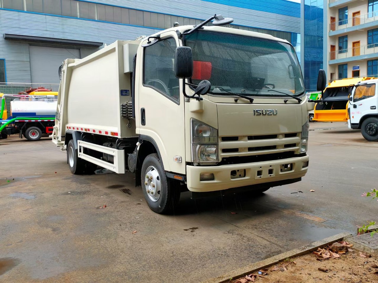 Export Peru Qingling Isuzu 8 Tons 10 Tons 12 Tons Export Compressed Garbage Truck Household Garbage Transfer Truck