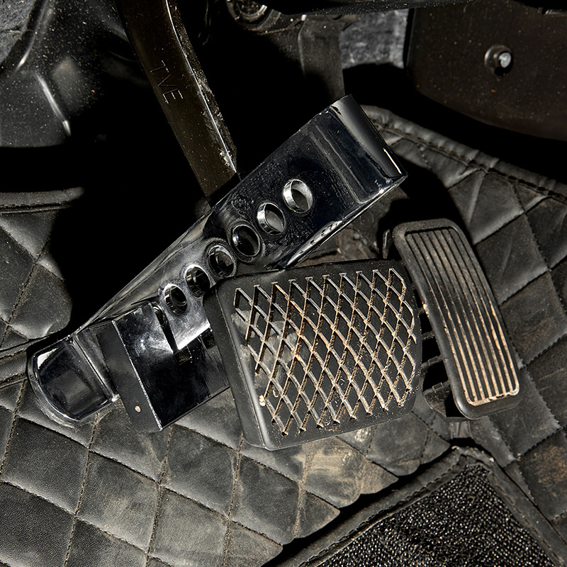 Automobile clutch lock clutch brake oil door lock multi-function steering wheel anti-theft lock adjustable telescopic U-lock