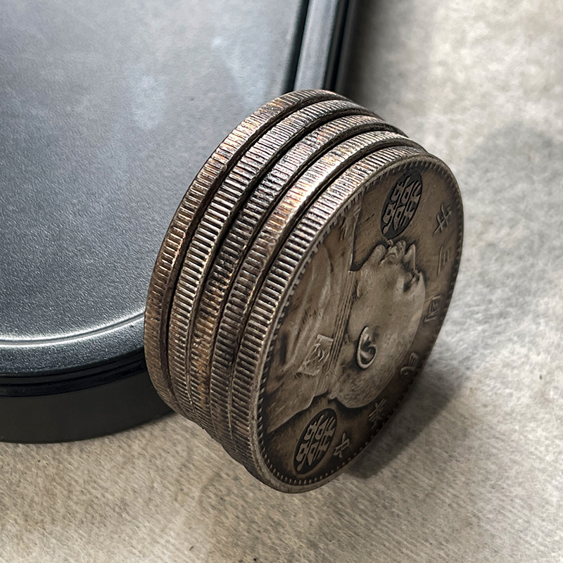 Legendary Silver-Plated Silver Dollar with a Large Head, Symbolizing Fortune, Prosperity, Longevity, Happiness, and Wealth, with a Good Meaning and a Thoughtful Gift