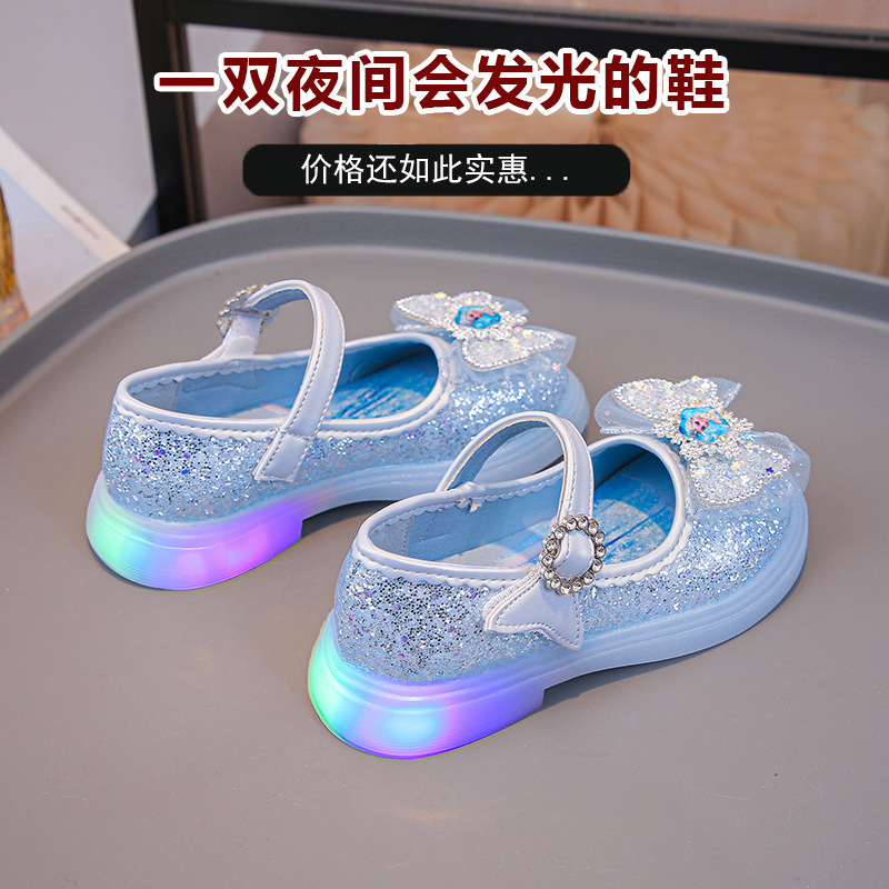 Новые туфли Эльзы для девочек Принцесса 2025 года Кристаллы Весна и Осень Мягкие подошвы Модные кожаные туфли для девочек с подсветкой
