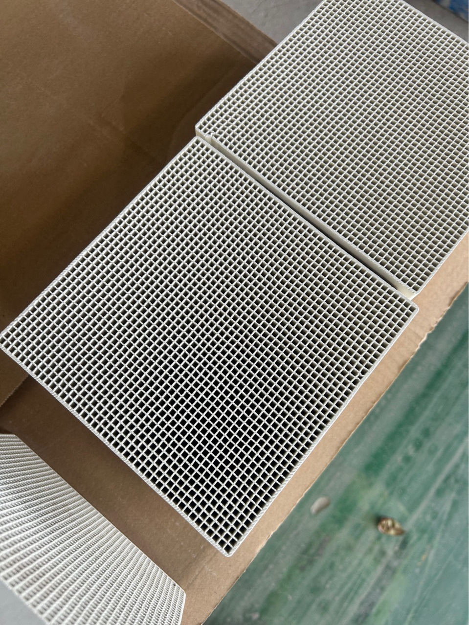 Honeycomb Ceramic Heat Storage Body, Cordierite Carrier, Porous Honeycomb Brick, Corundum Mullite Heat Storage Brick, Ceramic Filler Block