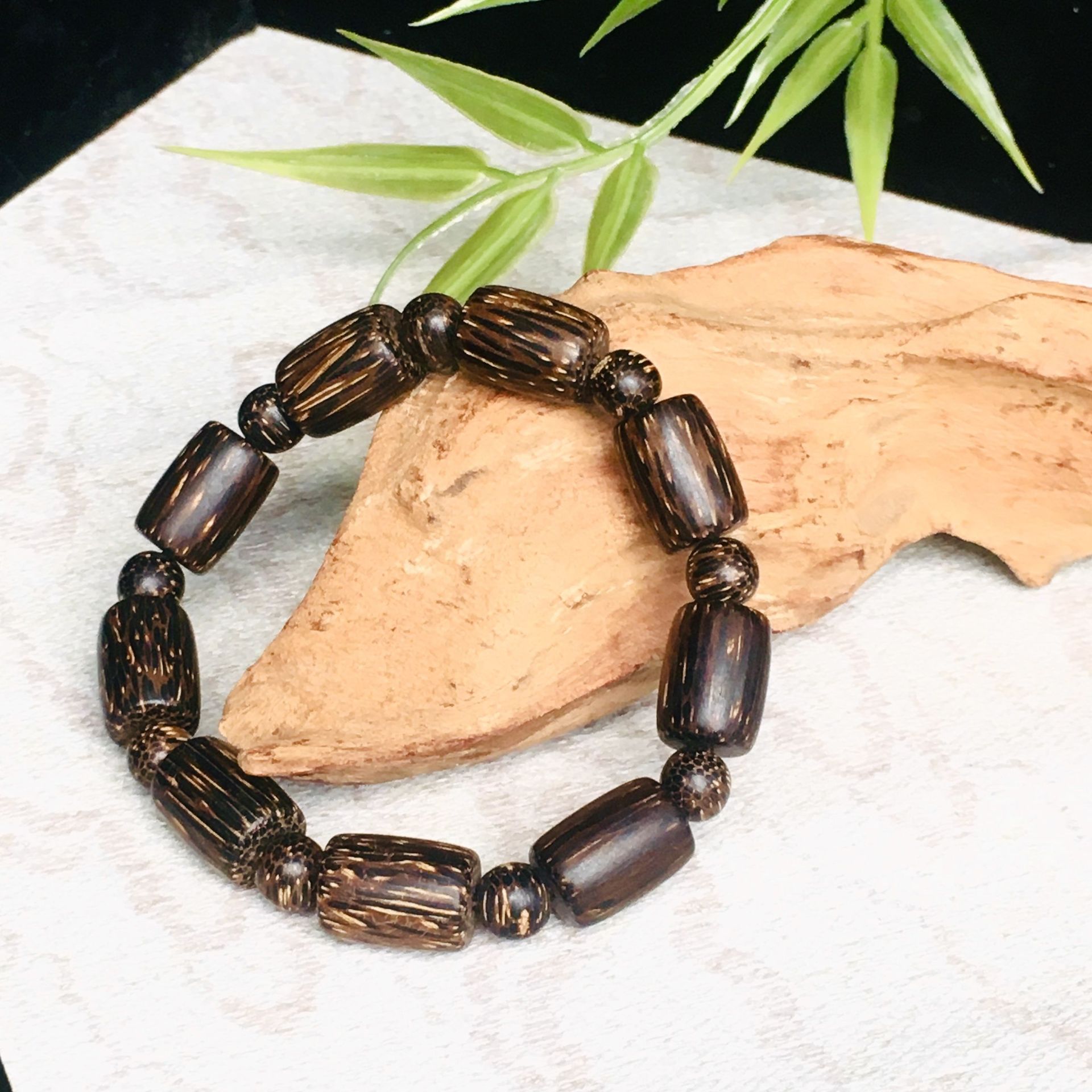 Bucket-Shaped Hainan Venus Agarwood Bracelet