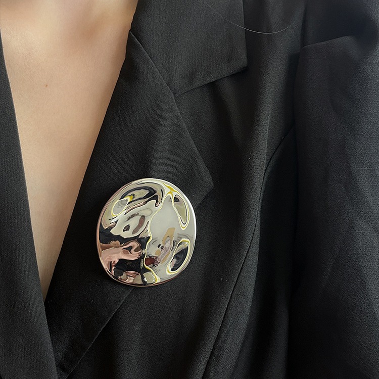 Casual Streamlined Asymmetrical Round Brooch French Retro Geometric High-End Suit Jacket Sweater Pin Women's Trendy