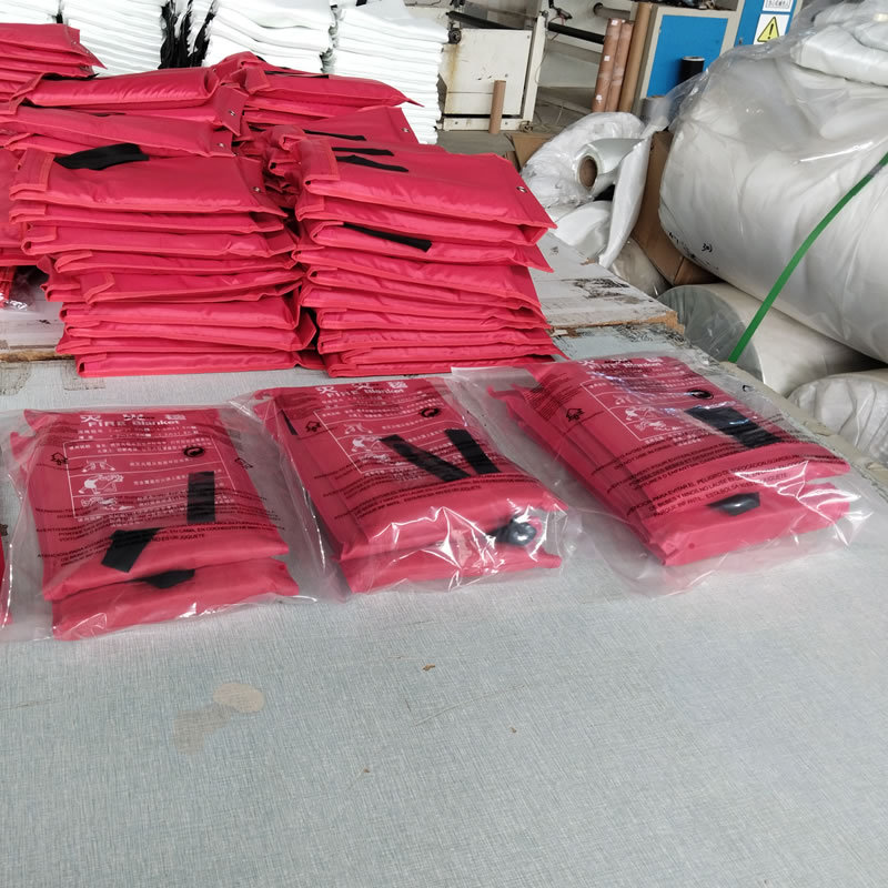 Amazon Cross-Border Emergency Fire Extinguishing Blanket 2/3/4 Pieces Optional Glove Hook Fiberglass Fire Blanket