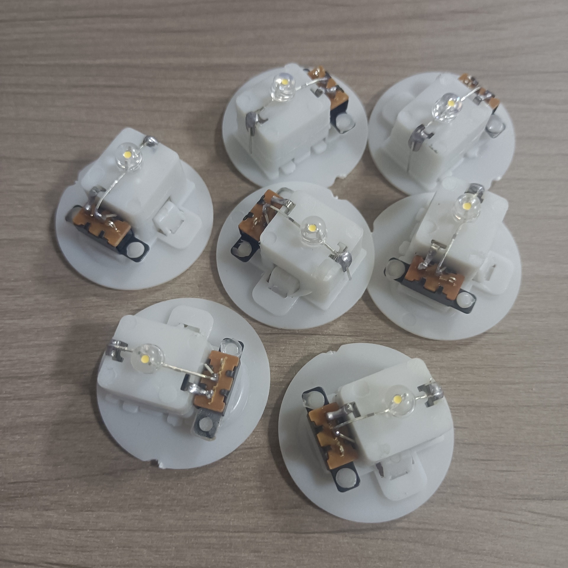 Производитель LED Ночной светильник Маленькая игрушка 3.5 см Основание Свет Литий-ионная батарея Одноцветный Свет