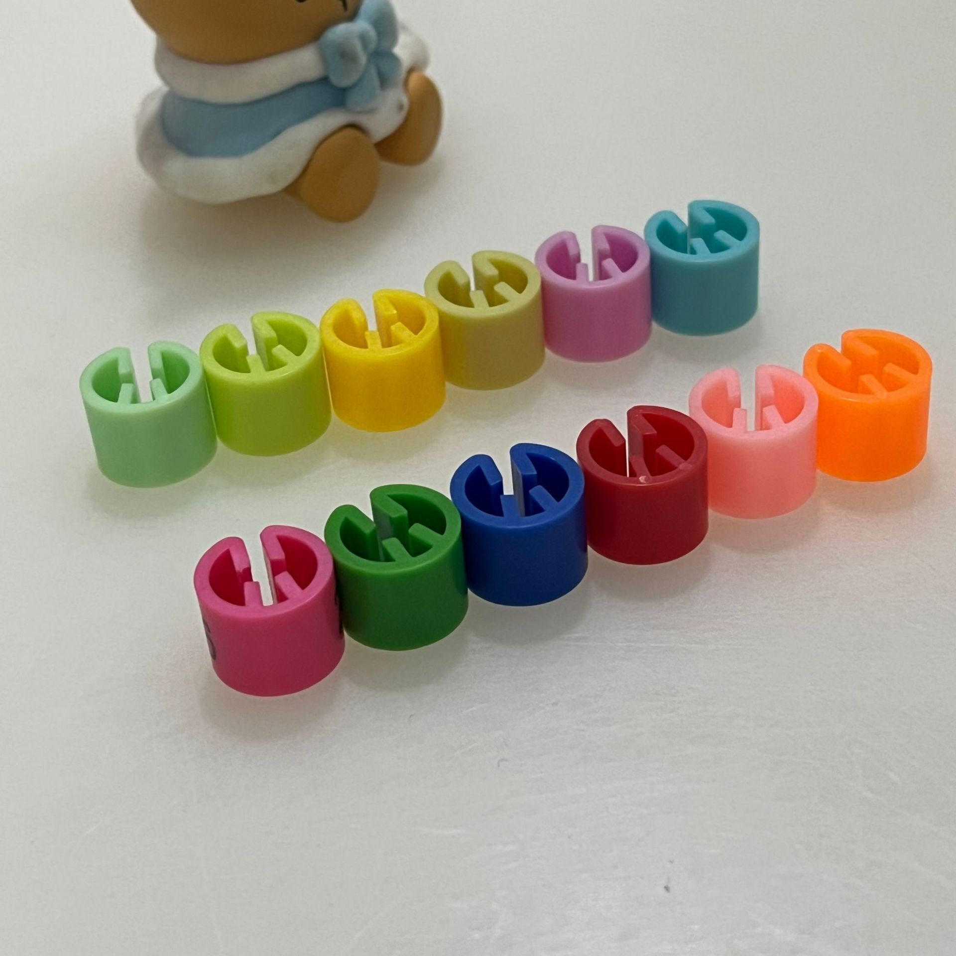 Customized Plastic Size Circle Alphanumeric Size Label Three-Sided and Two-Sided Printing Round Clothes Hanger Size Buckle Size Clip