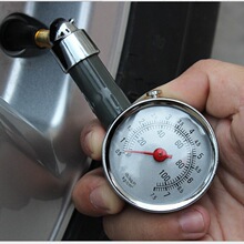 Mechanical high-precision automobile tire pressure gauge boxed tire pressure gauge deflatable tire pressure gauge multifunctional tire pressure gauge