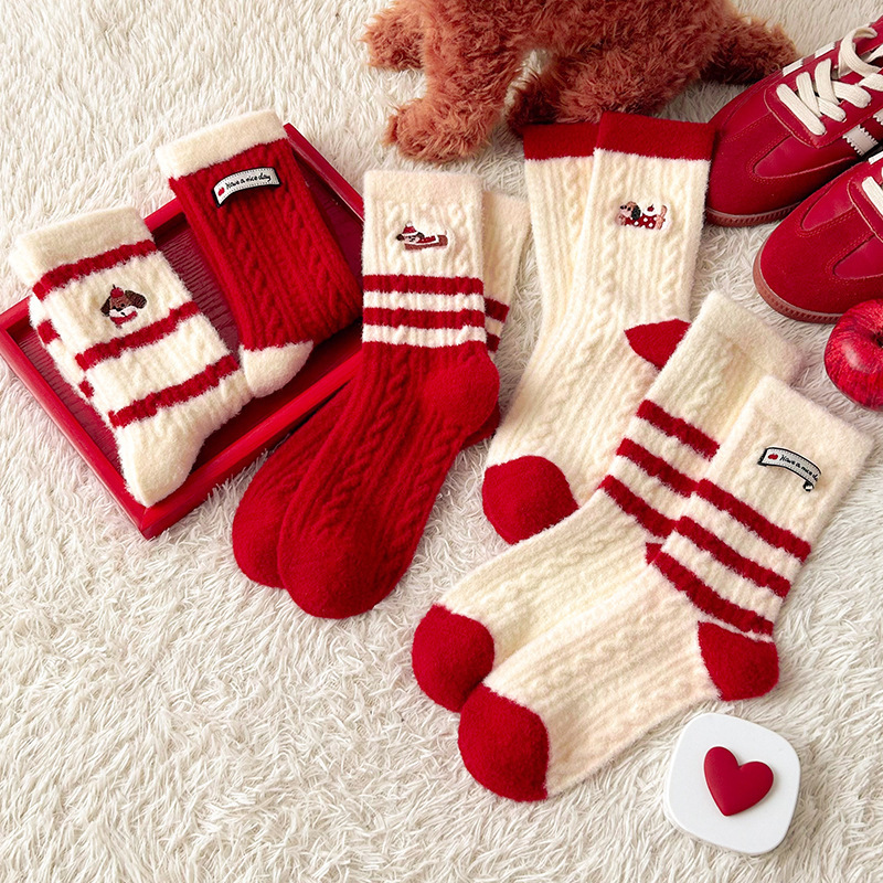 Red Australian Velvet Socks for Women Embroidered Puppy Mid-Calf Socks Winter Fleece-Lined Thickeneded Warm and Cute Home Sleep Socks for Women