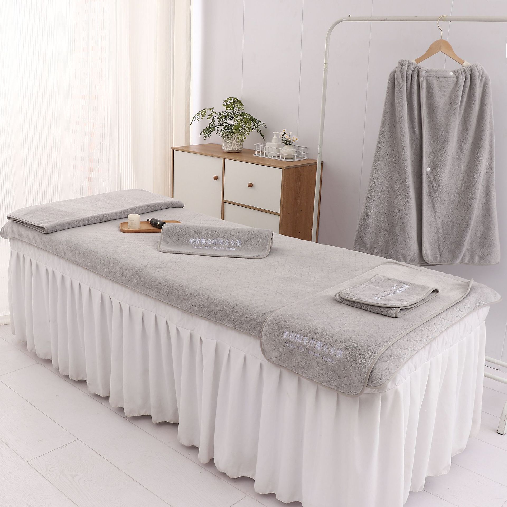 Korean Ouhua Beauty Towels Skin Management Customized Logo Absorbent Thickened Wholesale Bed Towels Bath Towels Bath Skirts