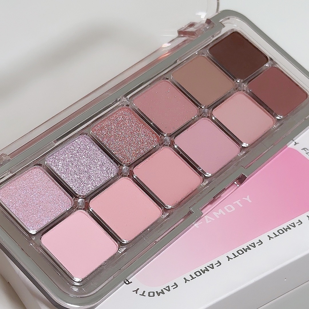 Twelve-color eye shadow a plate of multi-use fine shiny crystal matte pearlescent easy to color without blooming novice student makeup