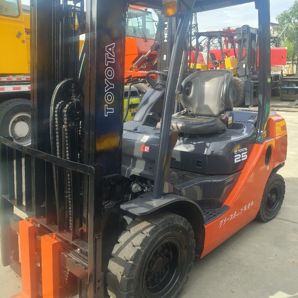 Supply of Japanese Toyota Forklifts 2.5 Tons Internal Combustion Forklifts Japanese Used Forklifts Export