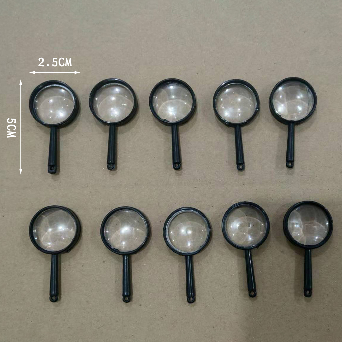 Supply plastic magnifying glass handheld black small magnifying glass children use gift toys 2.5*5cm