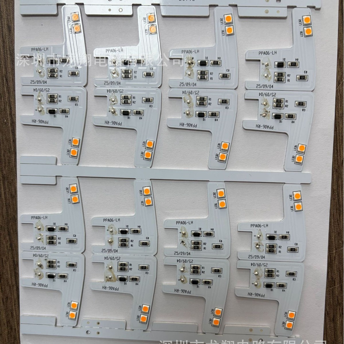 Световая плата с светодиодным источником света на алюминиевой основе