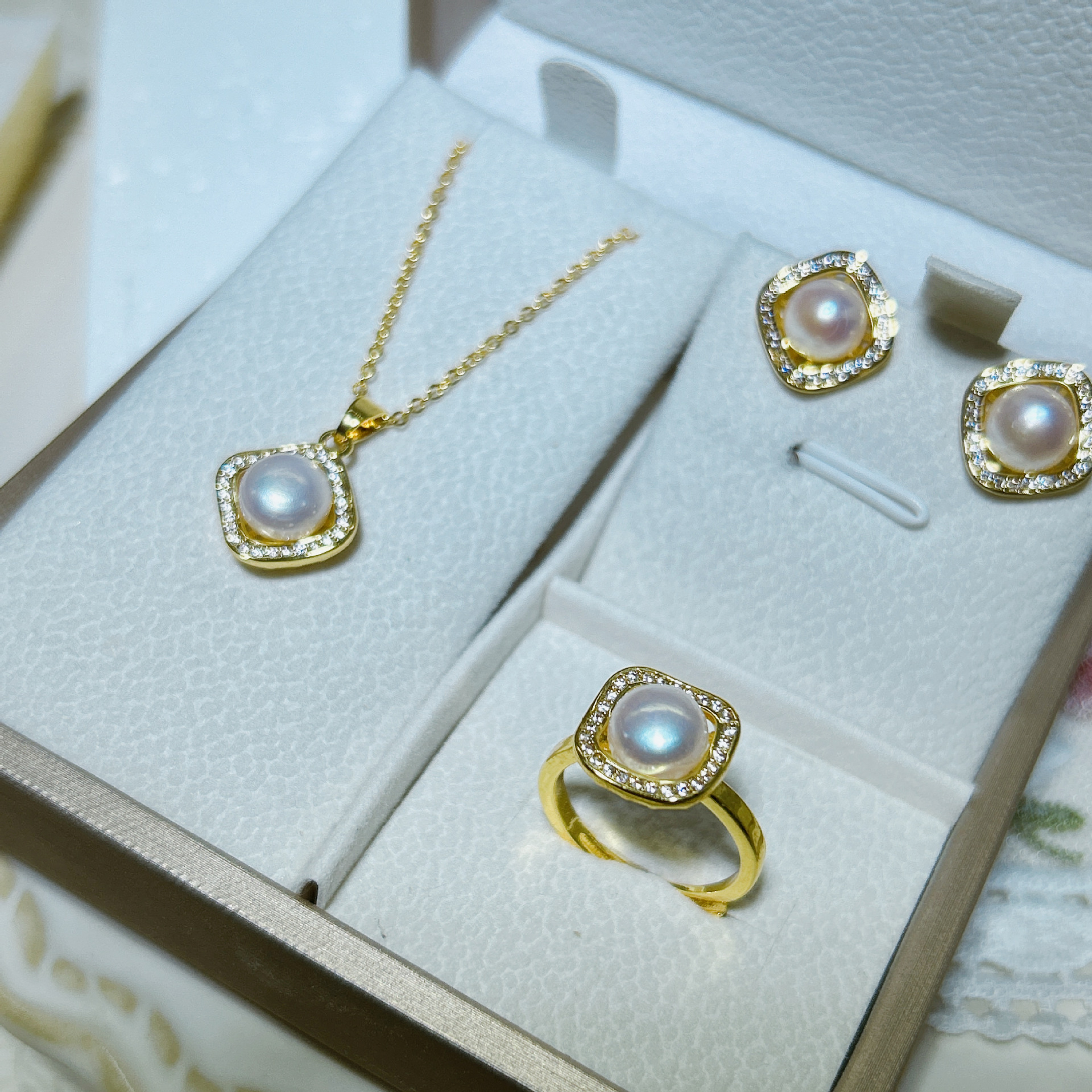 Natural Freshwater Pearl Set for Women, Versatile Clavicle Chain, Small Fragrance Star's Same Style Pendant, Earrings and Ring Three-Piece Set