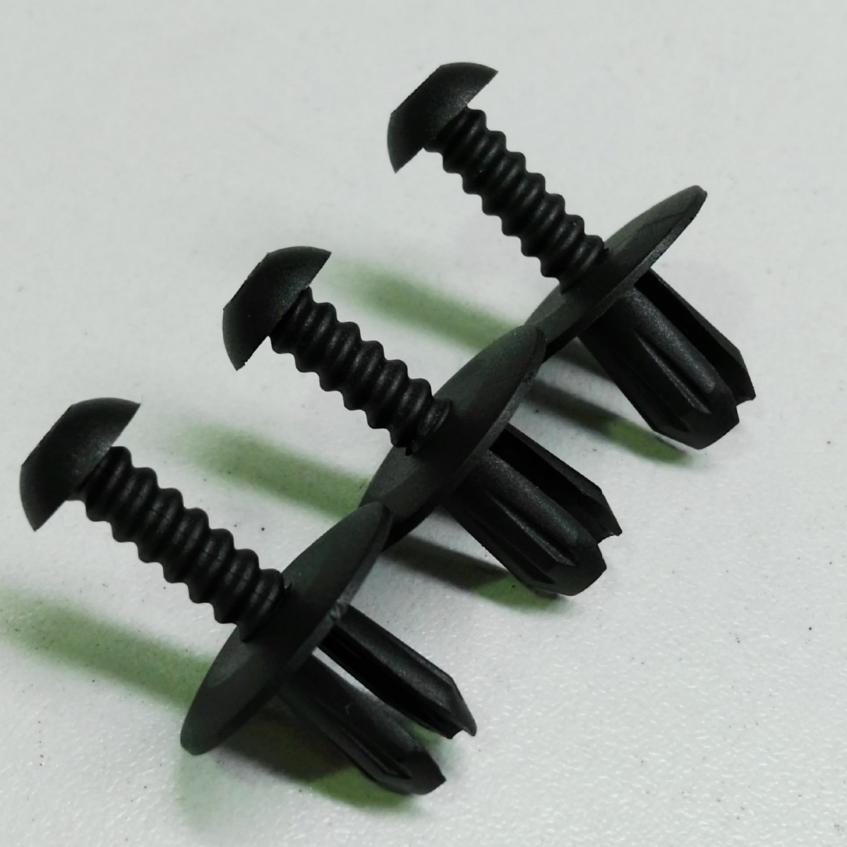 Environmentally Friendly Black Car Rivets, Car Buckles Gusr1132, Push-In Buckles, Expansion Plastic Nails