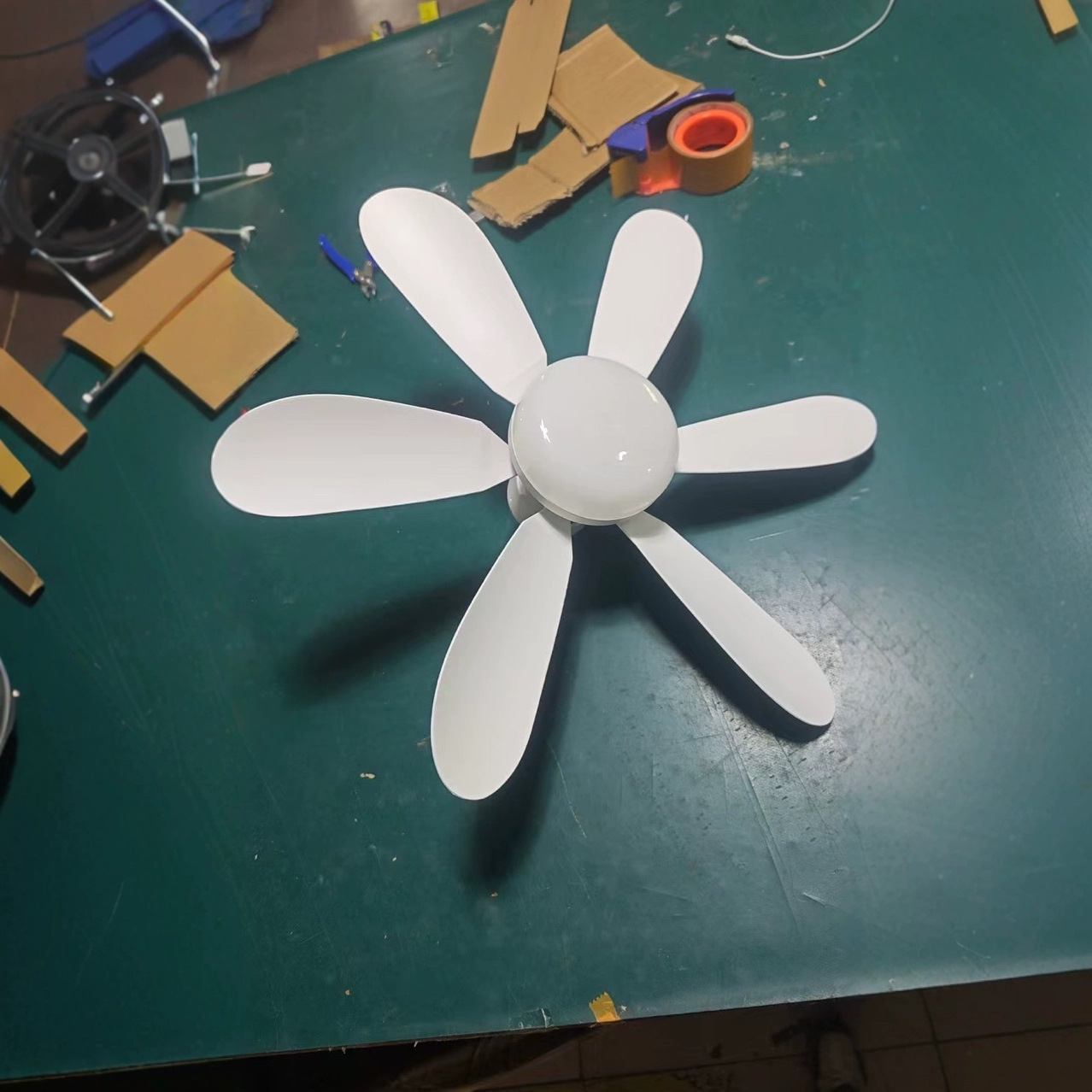 Circular Fan Light Minimalist New Energy-Saving Fan Bulb Lamp E27 Screw Modern Simple Led Ceiling Fan Light