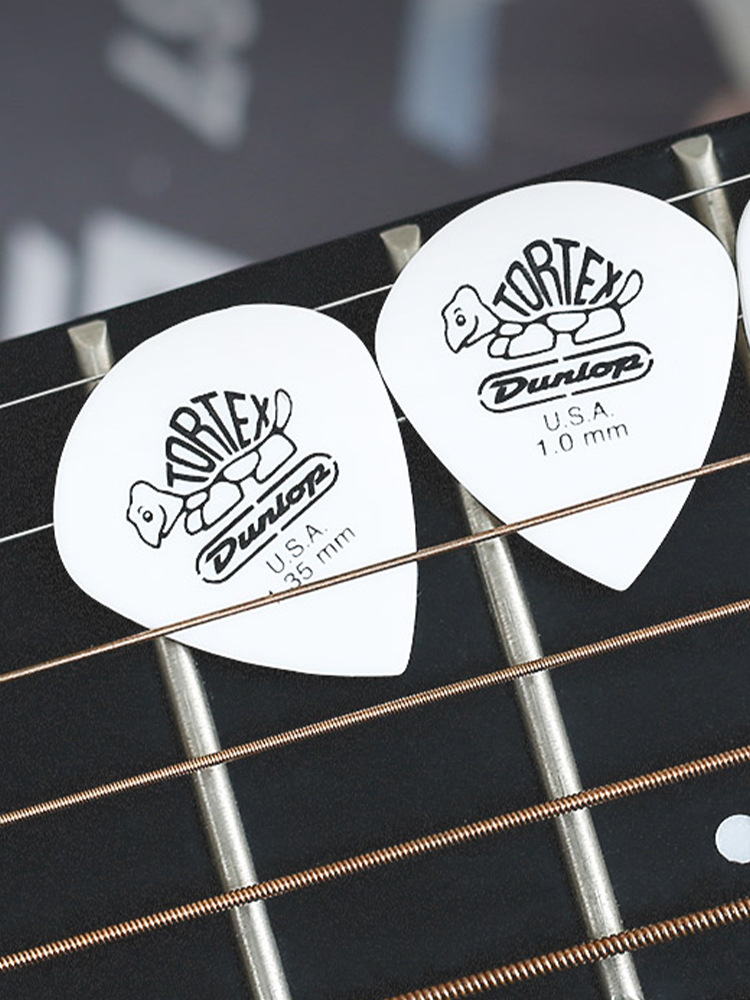 Six pieces of Dunlop Dunlop folk electric Wood guitar pick little turtle frosted sweep string support a generation of hair