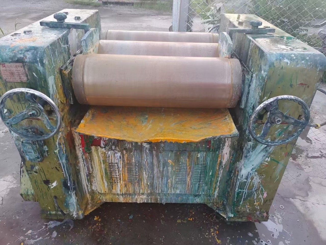 A 260 Three-Roller Grinder Has Just Been Idle with an Explosion-Proof Motor. the Boss Who Needs It Has Contacted Me