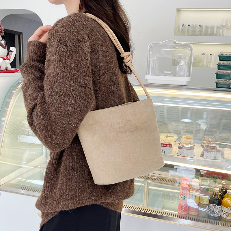 Autumn and Winter Vintage Suede Bread Bag 2025 New Women's Bag Popular Crossbody Bag Super Fire Shoulder Bucket Bag