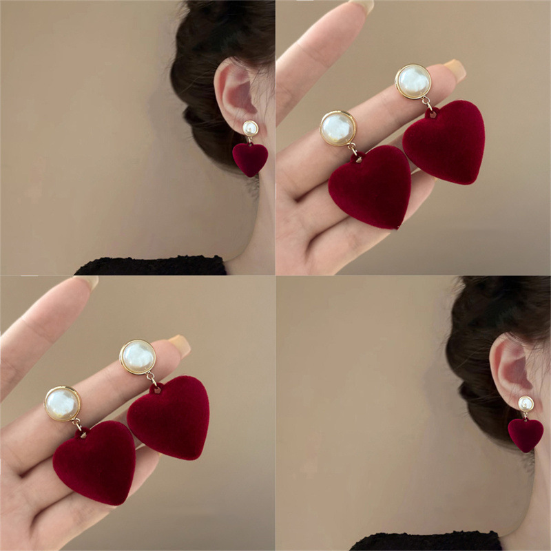 Flocking Love Pearl Earrings Women's Personality All-match Niche Design Advanced Ear Stud Elegant Earrings 2024 New Style
