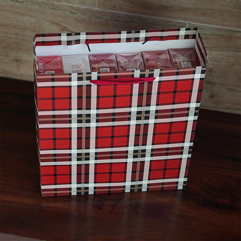 White Card Thickeneded Gift Packaging Handbag Plaid Bag for Clothes Shopping Bag Red Holiday Gift Bag High-End