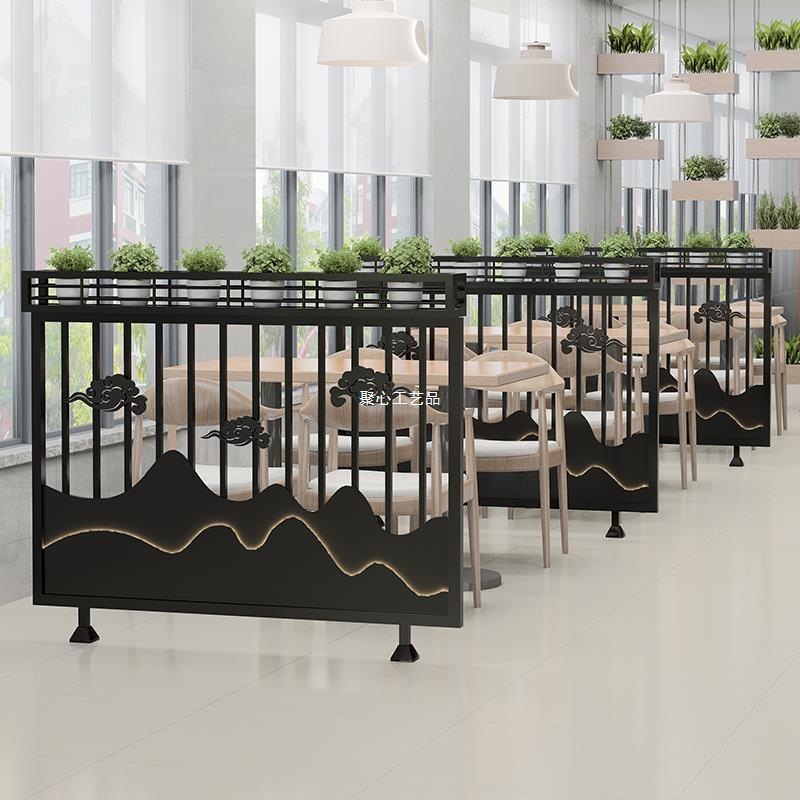 Hot Pot Restaurant Booth Low Partition Wrought Iron Screen Half Green Plant Flower Stand Restaurant Bar Private Room Industrial Style Fence