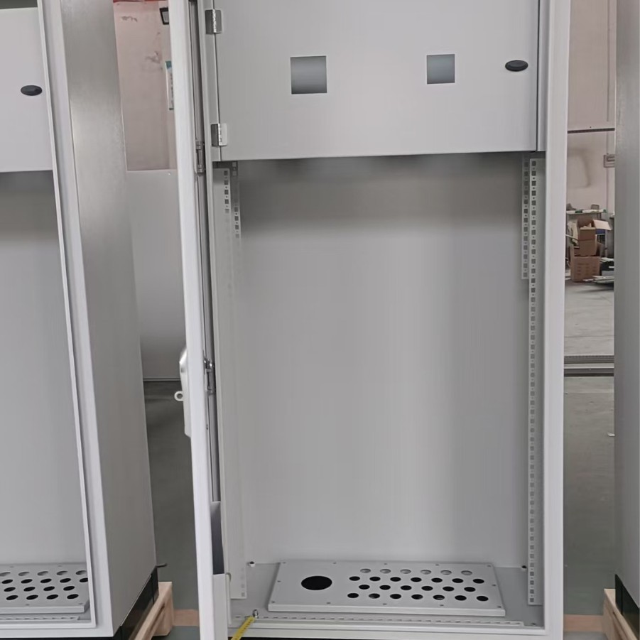 Outdoor Rain Cover Control Cabinet Protects Against Wind and Rain and Is Not Easy to Rust. Industrial Equipment Water-Proof and Dust-Proof Control Cabinet Distribution Box