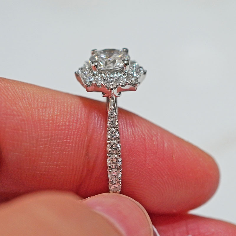 Pt950 Platinum Cultivated Diamond Ring for Women, Sunflower Shape, Shining Like Stars, Wedding Proposal, Star-Studded