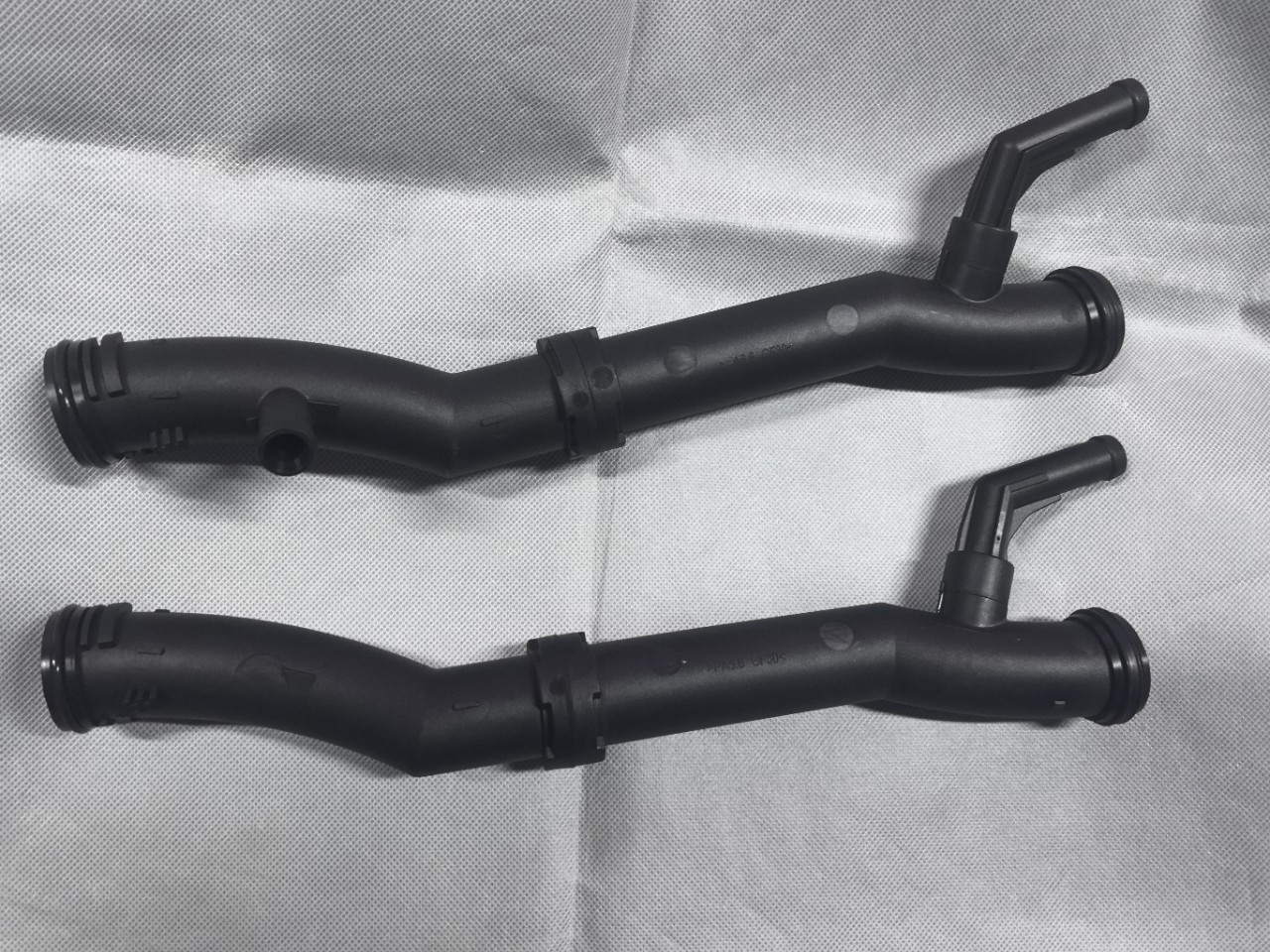 03C121065C 03C121065F Is Suitable for Beetle Scirocco Golf Cooling Thermostat Water Pipe