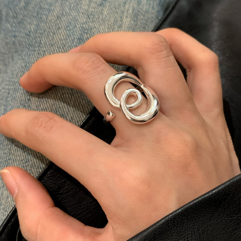 Корейский стиль, простой и модный металлический полый открытый кольцо в форме сердца, нишевый дизайн, легкая роскошь, универсальные украшения