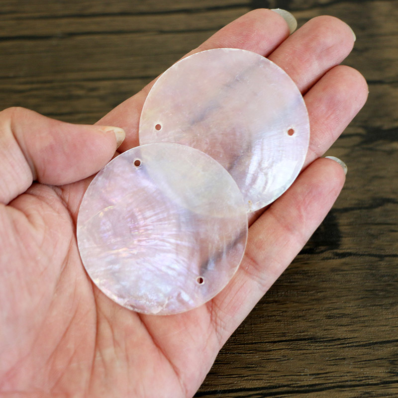 Factory direct Indonesian shell round piece natural transparent wind chime lighting shell wedding props Mica wedding