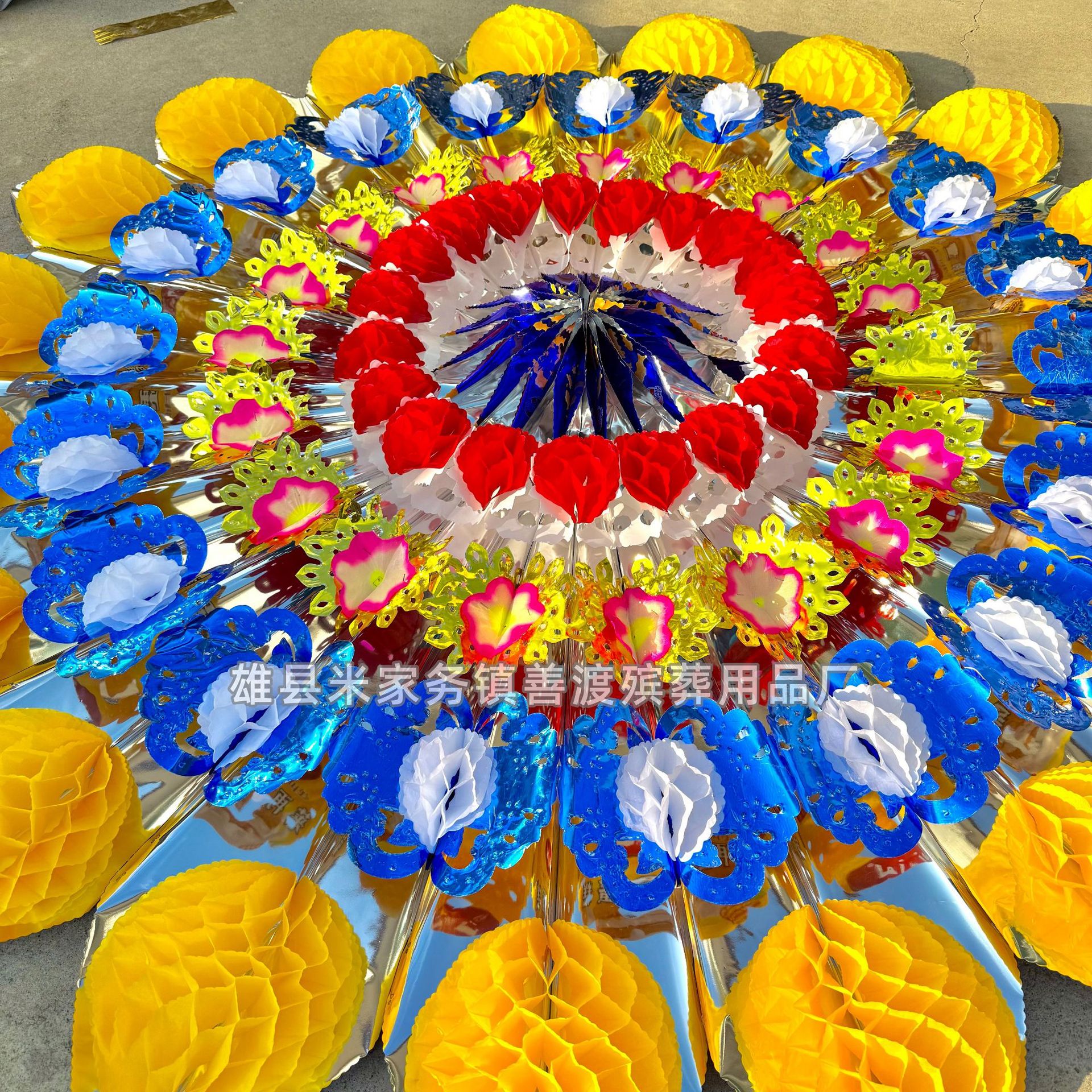 1.8m Funeral Wreath Bright Circle Flower Material Three Balls 0.7~ 3m Each Size White Funeral Paper Flower Production and Wholesale