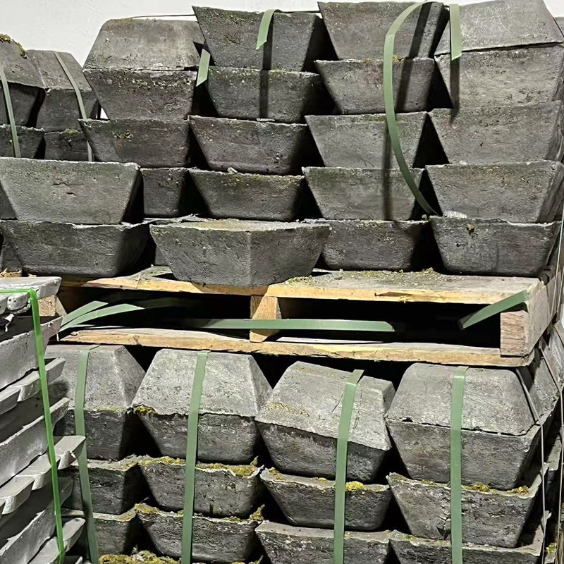 Большие Объемы Антимонитовых Блоков Доступны для Долгосрочной Поставки. Содержание Около 85. Нестандартный Материал Сырой Антимоний Используется для Металлургических Добавок и Плавки