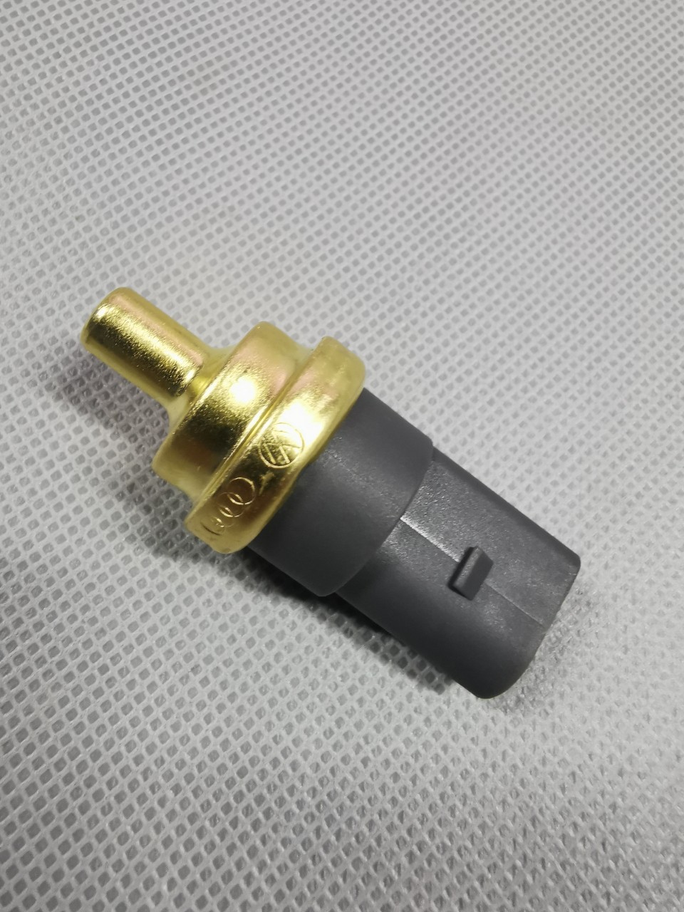 06A919501A 06A 919 501 A New Passat Tiguan Lingdu ID4 Water Temperature Sensor Plug