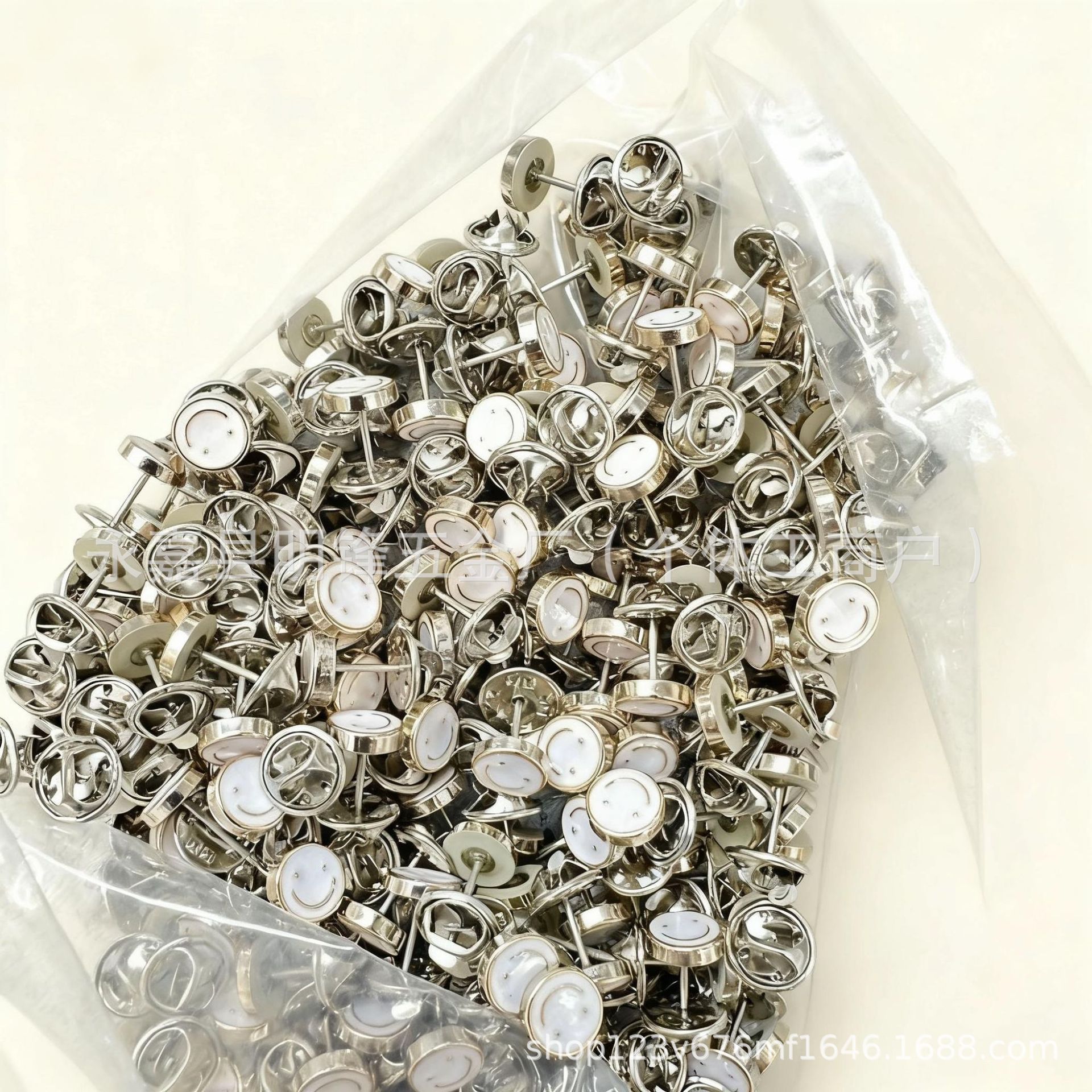 Wholesale Pearl Smiley Face Anti-Exposure Curtain Clips, Anti-Curling, No-Sew Shirt Buttons, Pin Buttons, Door Curtain Collar Detachable